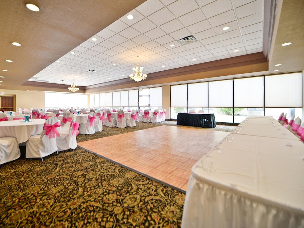 Ramada By Wyndham Plymouth Hotel & Conference Center Extérieur photo