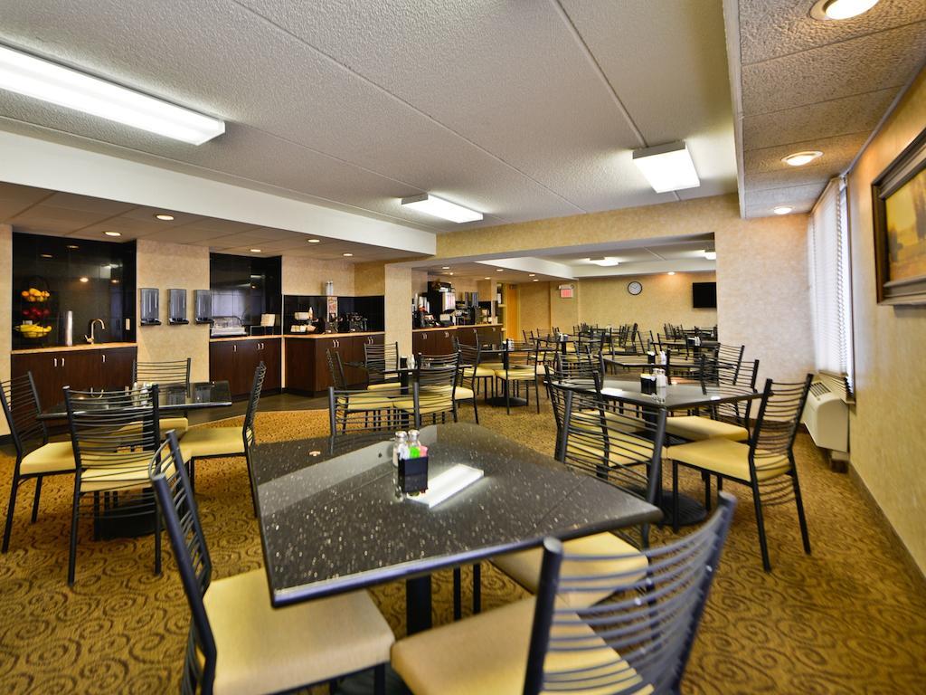 Ramada By Wyndham Plymouth Hotel & Conference Center Extérieur photo