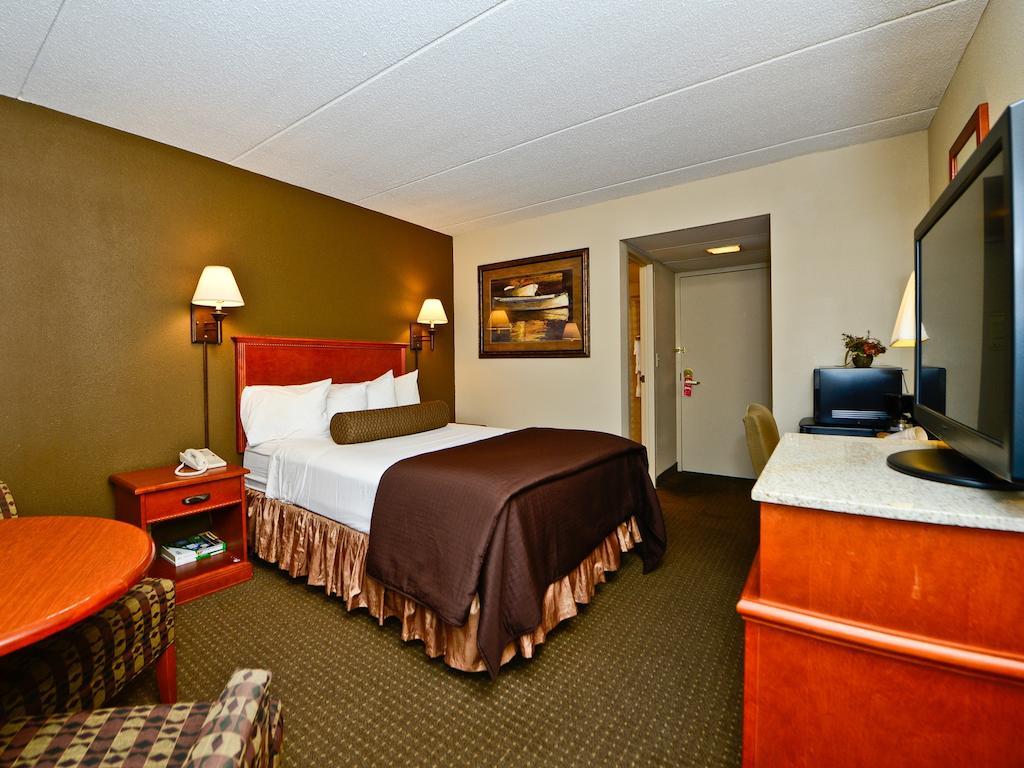 Ramada By Wyndham Plymouth Hotel & Conference Center Extérieur photo