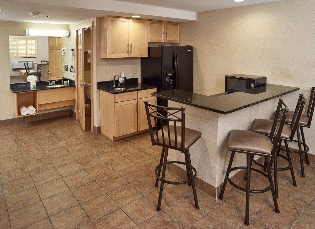 Ramada By Wyndham Plymouth Hotel & Conference Center Extérieur photo