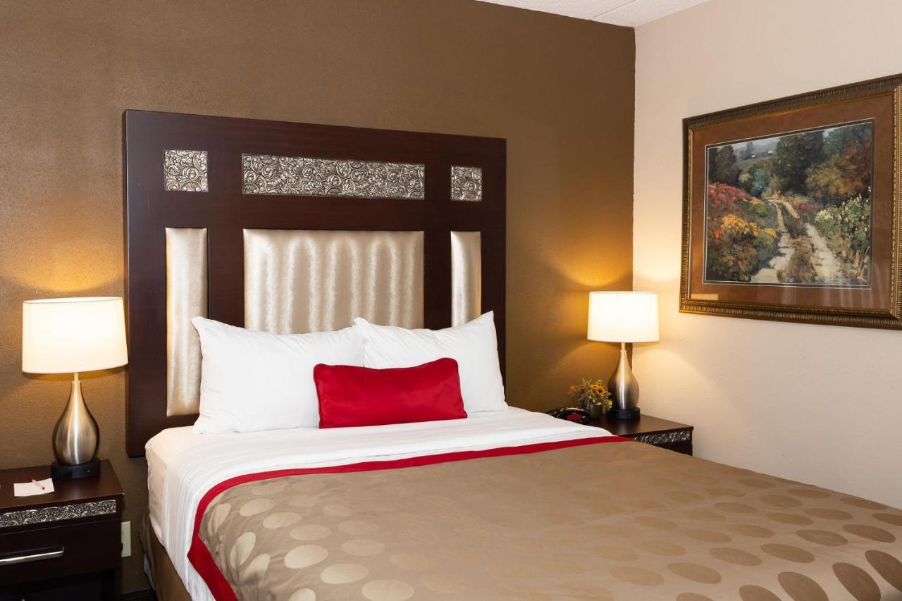 Ramada By Wyndham Plymouth Hotel & Conference Center Extérieur photo