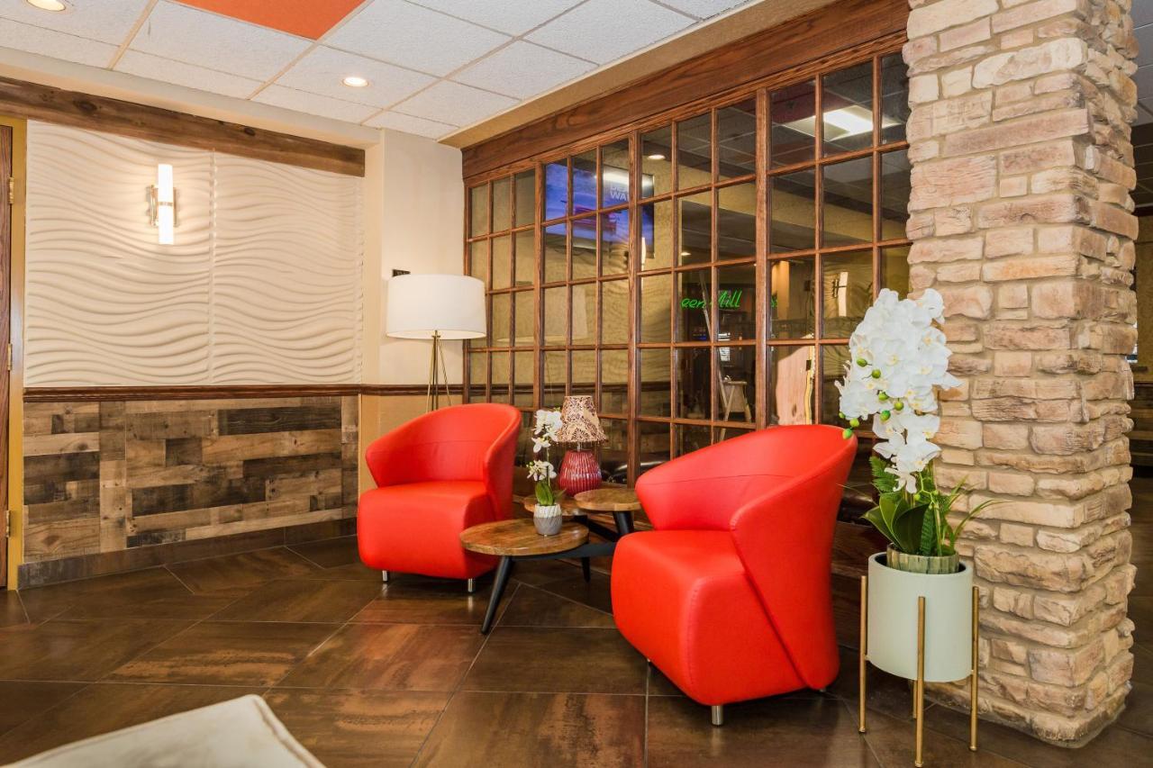 Ramada By Wyndham Plymouth Hotel & Conference Center Extérieur photo