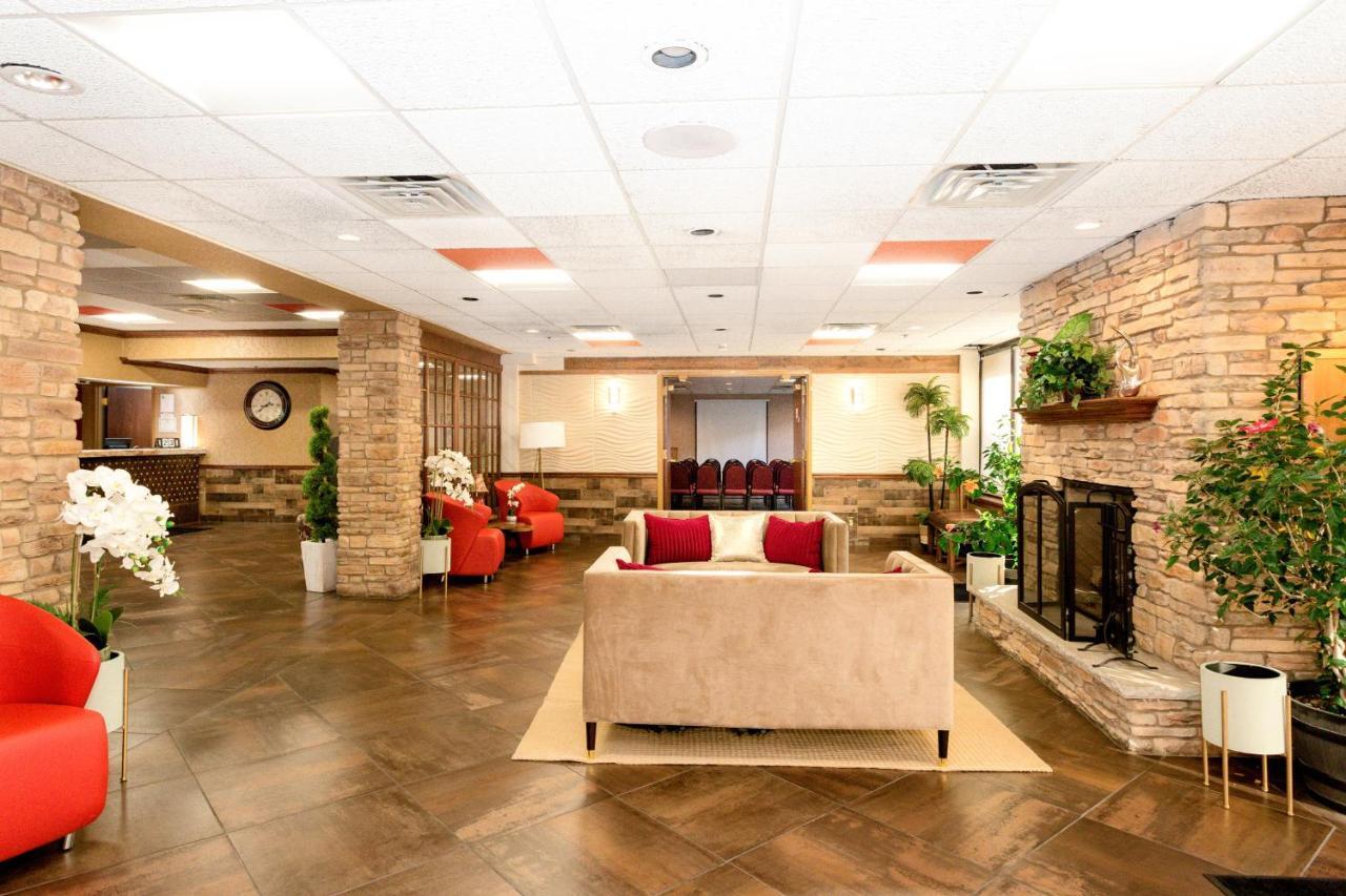 Ramada By Wyndham Plymouth Hotel & Conference Center Extérieur photo